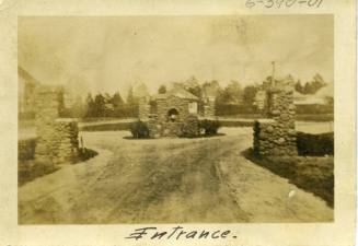 Entrance to Reynolda Village, circa 1917